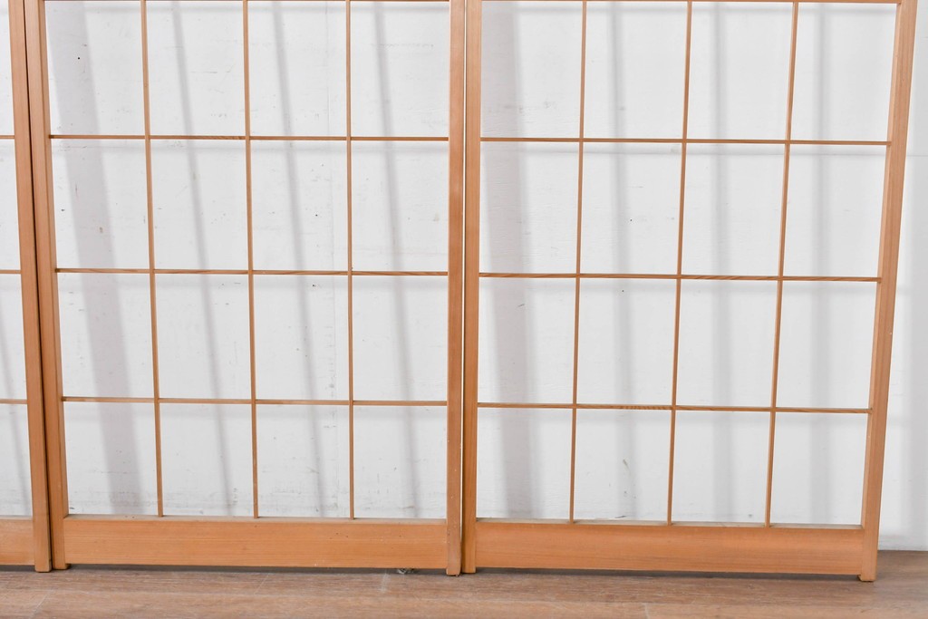 ヴィンテージ建具　昭和後期　明るい木色とすっきりとした格子が魅力の障子戸4枚セット　(R-086577)