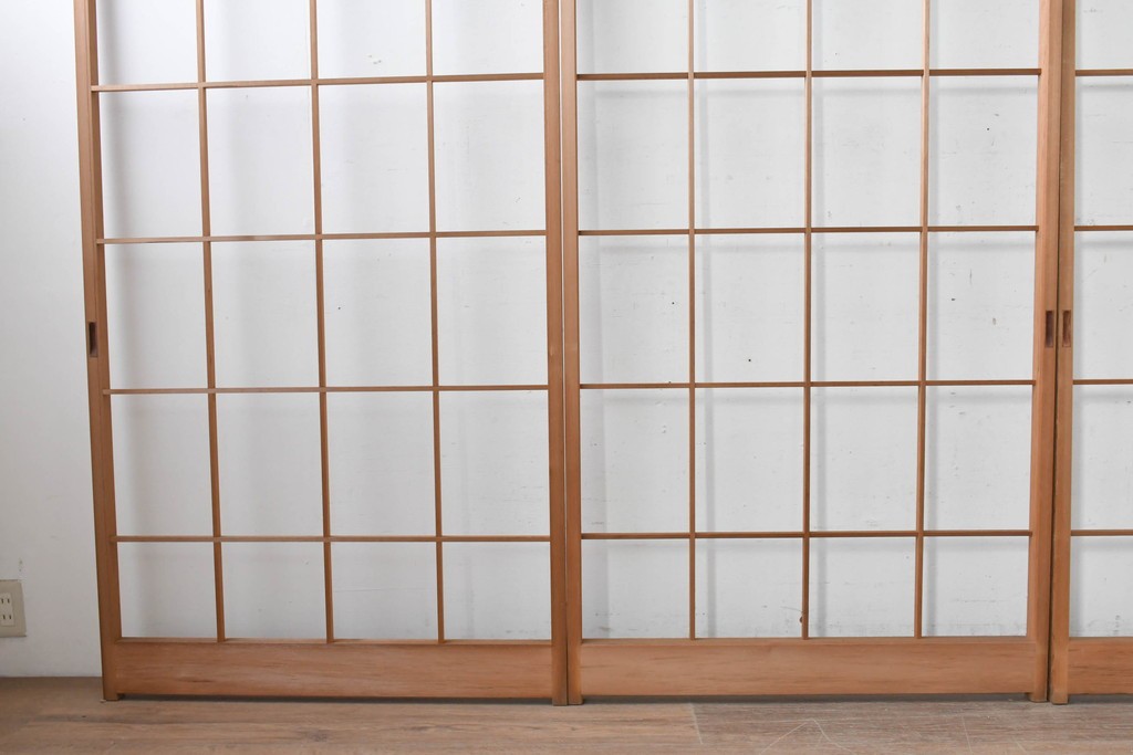 ヴィンテージ建具　昭和後期　明るい木色とすっきりとした格子が魅力の障子戸4枚セット　(R-086578)