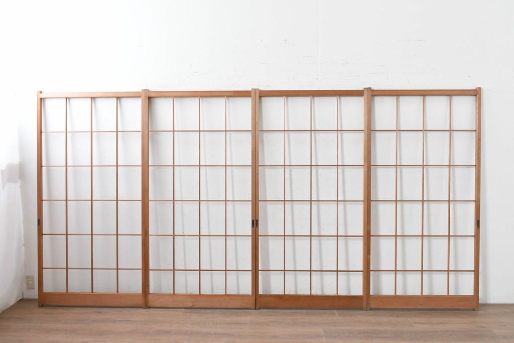 ヴィンテージ建具　昭和後期　明るい木色とすっきりとした格子が魅力の障子戸4枚セット　(R-086578)