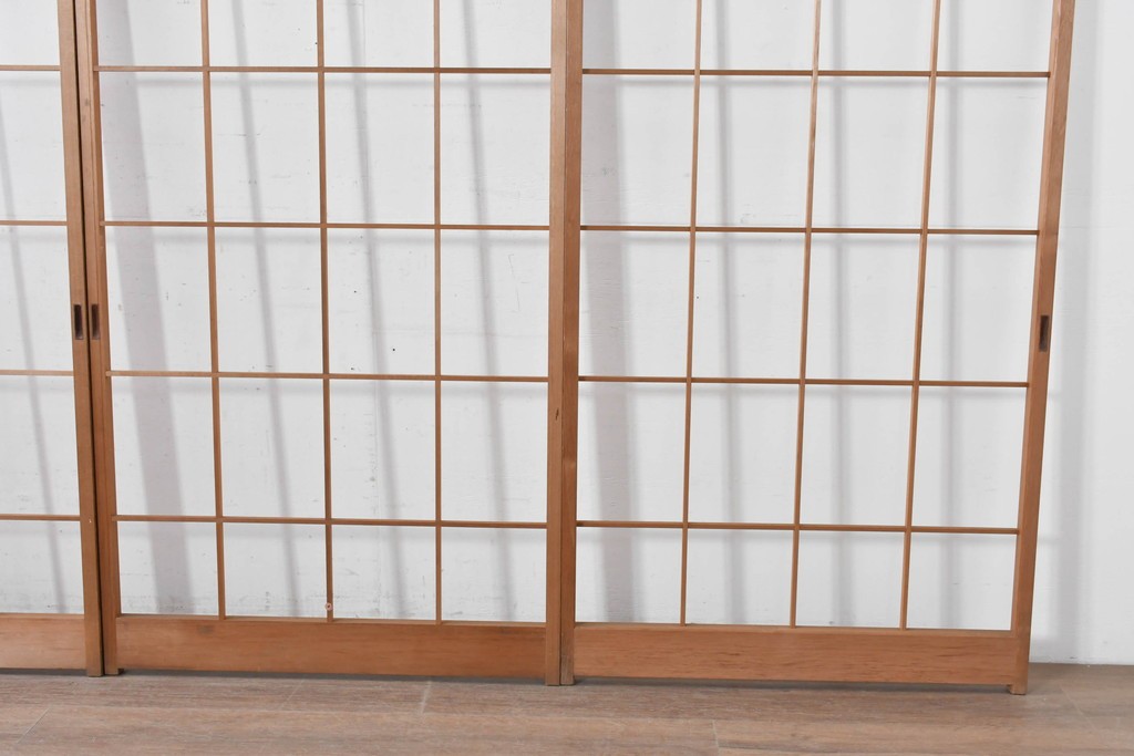 ヴィンテージ建具　昭和後期　明るい木色とすっきりとした格子が魅力の障子戸4枚セット　(R-086578)