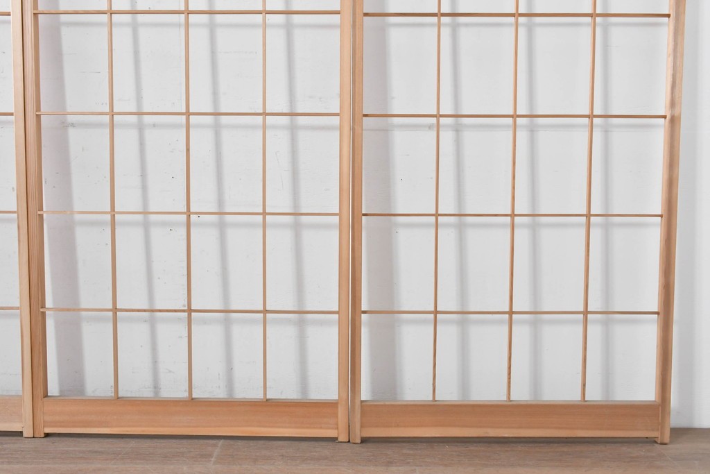 ヴィンテージ建具　昭和後期　明るい木色とすっきりとした格子が魅力の障子戸4枚セット　(R-086579)