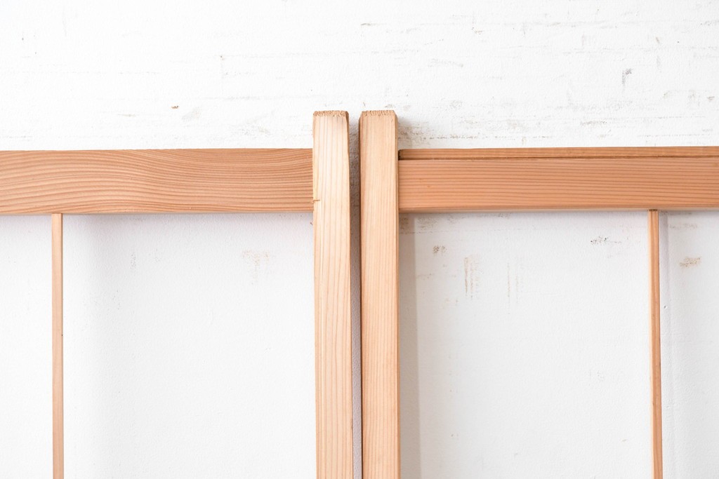 ヴィンテージ建具　昭和後期　明るい木色とすっきりとした格子が魅力の障子戸4枚セット　(R-086579)