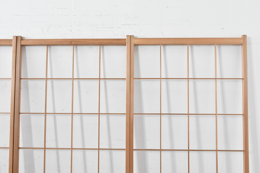 ヴィンテージ建具　昭和後期　明るい木色とすっきりとした格子が魅力の障子戸4枚セット　(R-086580)