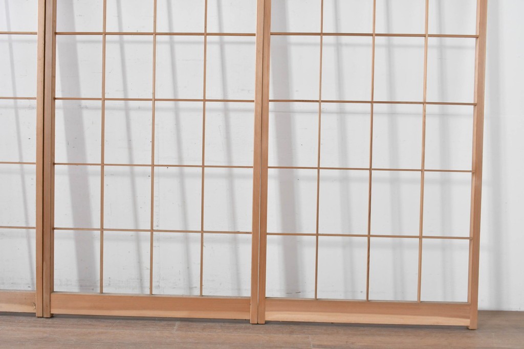 ヴィンテージ建具　昭和後期　明るい木色とすっきりとした格子が魅力の障子戸4枚セット　(R-086580)