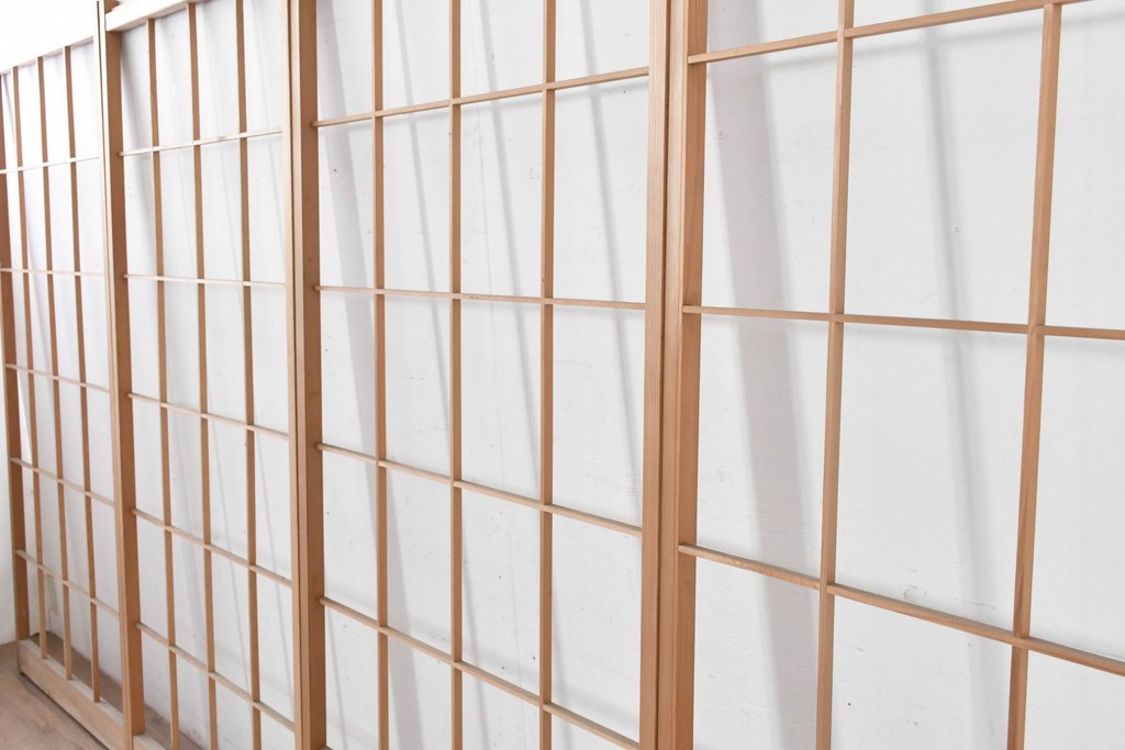 ヴィンテージ建具　昭和後期　明るい木色とすっきりとした格子が魅力の障子戸4枚セット　(R-086580)