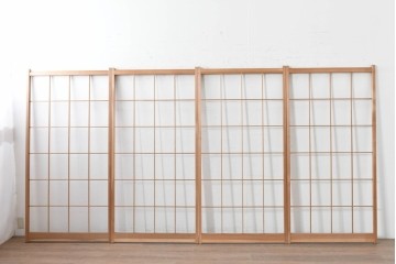 ヴィンテージ建具　昭和後期　明るい木色とすっきりとした格子が魅力の障子戸4枚セット　(R-086580)