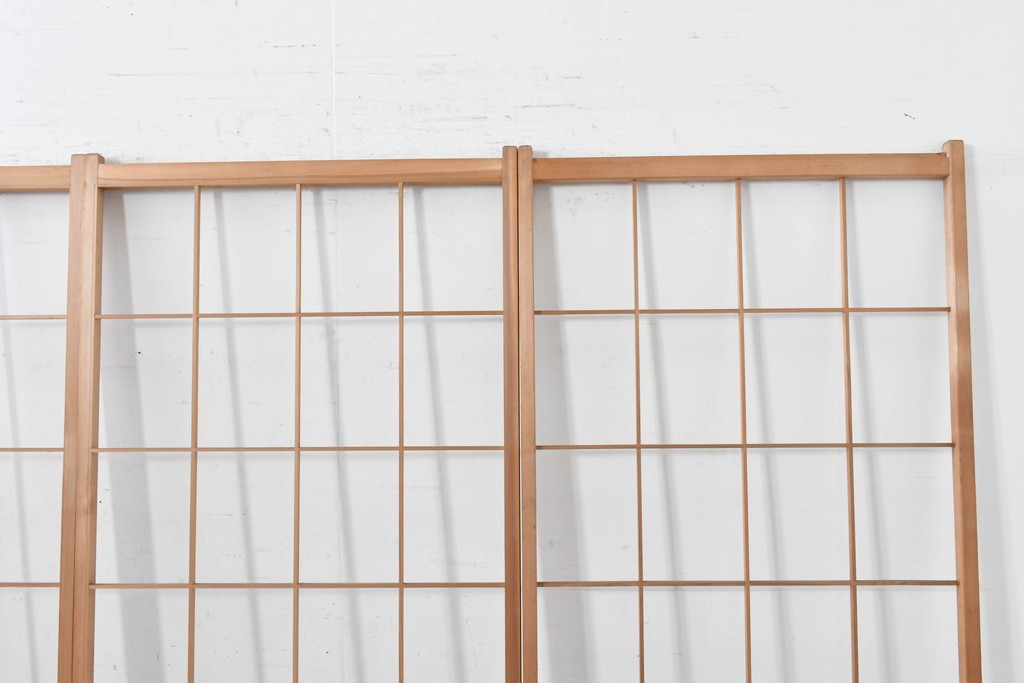 ヴィンテージ建具　昭和後期　明るい木色とすっきりとした格子が魅力の障子戸4枚セット　(R-086580)