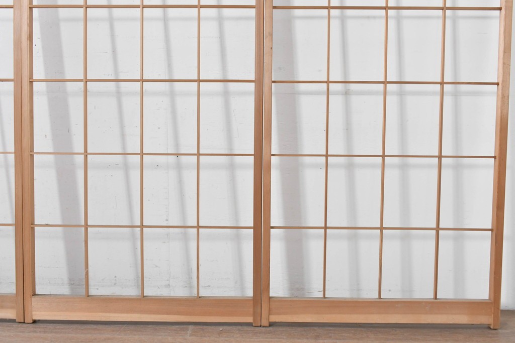 ヴィンテージ建具　昭和後期　明るい木色とすっきりとした格子が魅力の障子戸4枚セット　(R-086580)