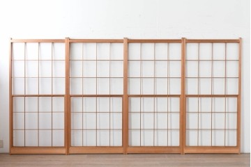 ヴィンテージ建具　昭和後期　明るい木色とすっきりとした格子が魅力の擦り上げ雪見障子戸4枚セット　(R-086583)