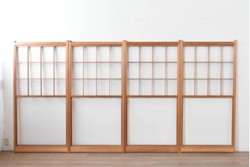ヴィンテージ建具　昭和後期　明るい木色とすっきりとした格子が魅力の擦り上げ雪見障子戸4枚セット　(R-086583)