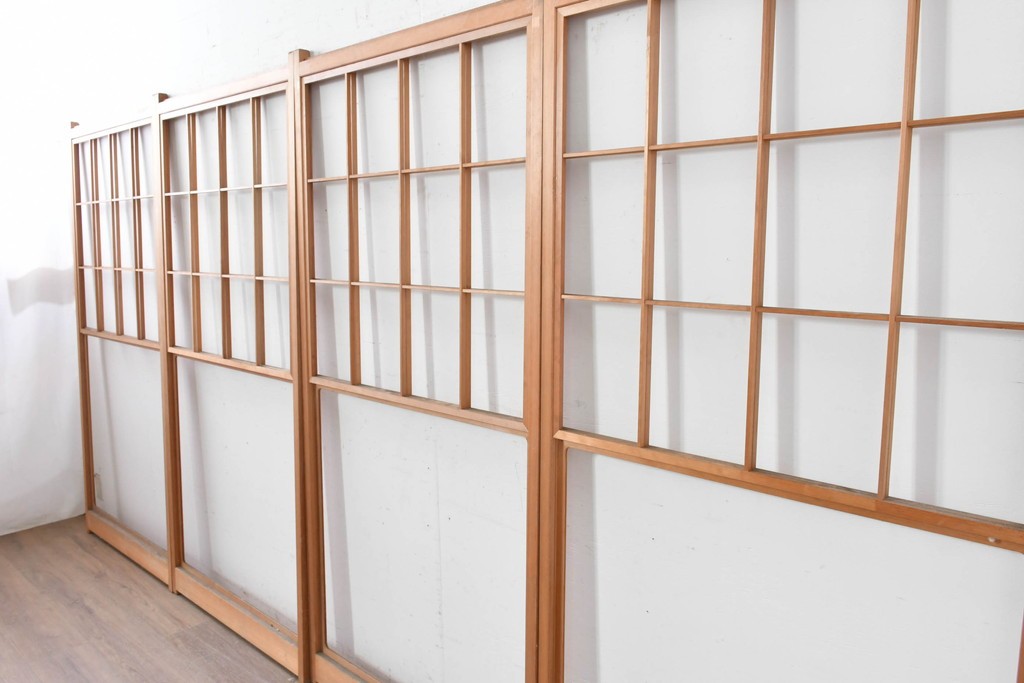ヴィンテージ建具　昭和後期　明るい木色とすっきりとした格子が魅力の擦り上げ雪見障子戸4枚セット　(R-086583)