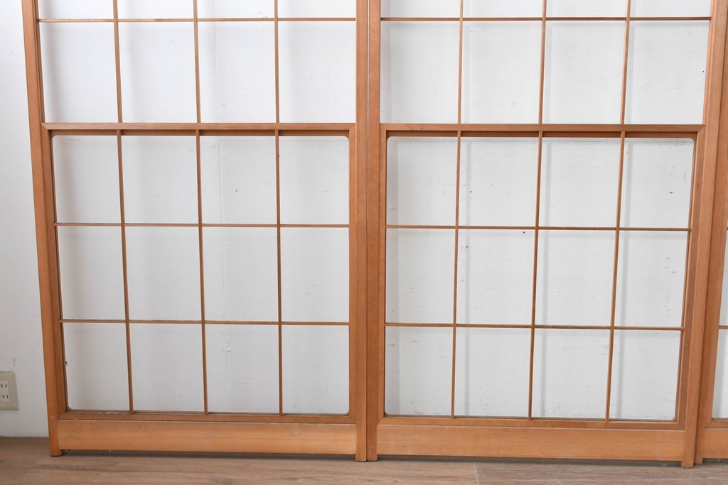 ヴィンテージ建具　昭和後期　明るい木色とすっきりとした格子が魅力の擦り上げ雪見障子戸4枚セット　(R-086583)