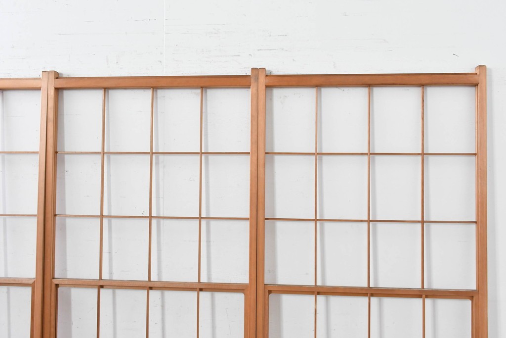 ヴィンテージ建具　昭和後期　明るい木色とすっきりとした格子が魅力の擦り上げ雪見障子戸4枚セット　(R-086583)