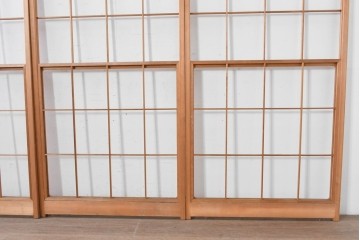 ヴィンテージ建具　昭和後期　明るい木色とすっきりとした格子が魅力の擦り上げ雪見障子戸4枚セット　(R-086583)