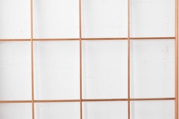 ヴィンテージ建具　昭和後期　明るい木色とすっきりとした格子が魅力の擦り上げ雪見障子戸4枚セット　(R-086583)