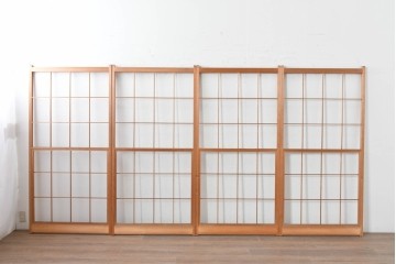 ヴィンテージ建具　昭和後期　明るい木色とすっきりとした格子が魅力の擦り上げ雪見障子戸4枚セット　(R-086583)