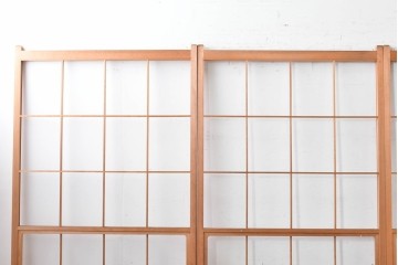ヴィンテージ建具　昭和後期　明るい木色とすっきりとした格子が魅力の擦り上げ雪見障子戸4枚セット　(R-086583)