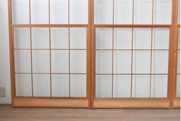 ヴィンテージ建具　昭和後期　明るい木色とすっきりとした格子が魅力の擦り上げ雪見障子戸4枚セット　(R-086583)