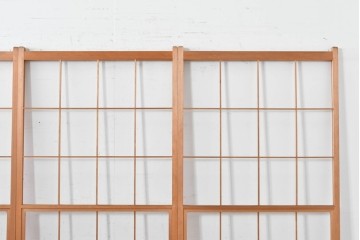 ヴィンテージ建具　昭和後期　明るい木色とすっきりとした格子が魅力の擦り上げ雪見障子戸4枚セット　(R-086583)