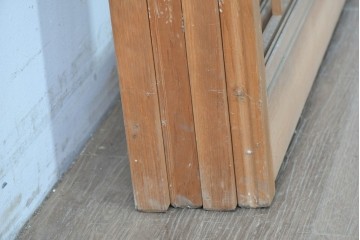 ヴィンテージ建具　昭和後期　明るい木色とすっきりとした格子が魅力の擦り上げ雪見障子戸4枚セット　(R-086583)