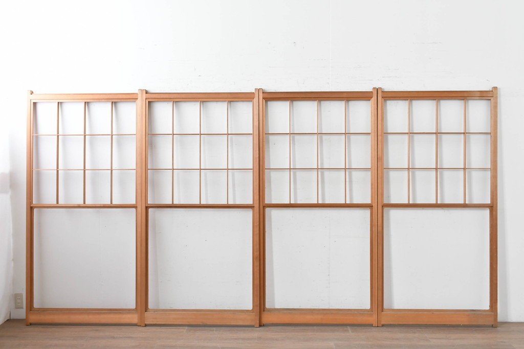 ヴィンテージ建具　昭和後期　シンプルな升目デザインの擦り上げ雪見障子戸4枚セット　(R-086584)
