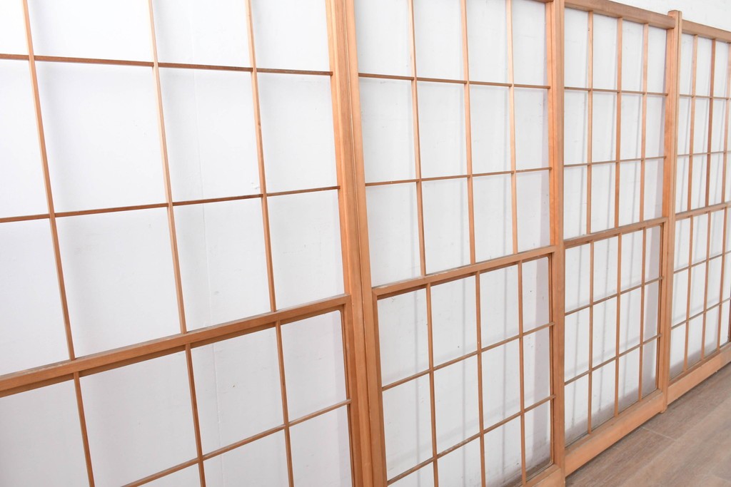 ヴィンテージ建具　昭和後期　シンプルな升目デザインの擦り上げ雪見障子戸4枚セット　(R-086584)