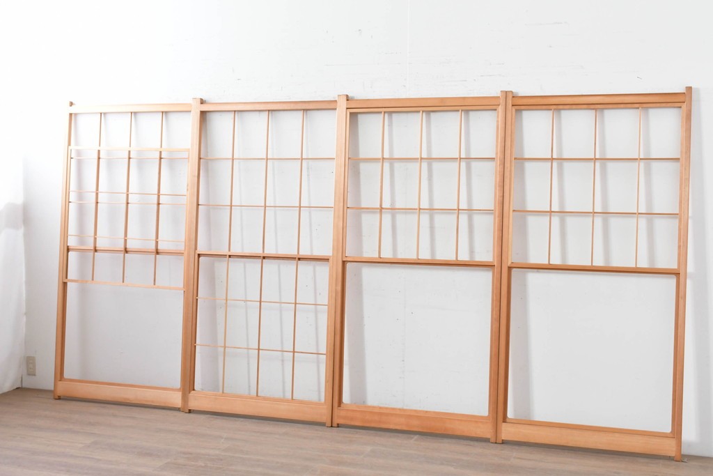 ヴィンテージ建具　昭和後期　明るい木色とすっきりとした格子が魅力の擦り上げ雪見障子戸4枚セット　(R-086585)