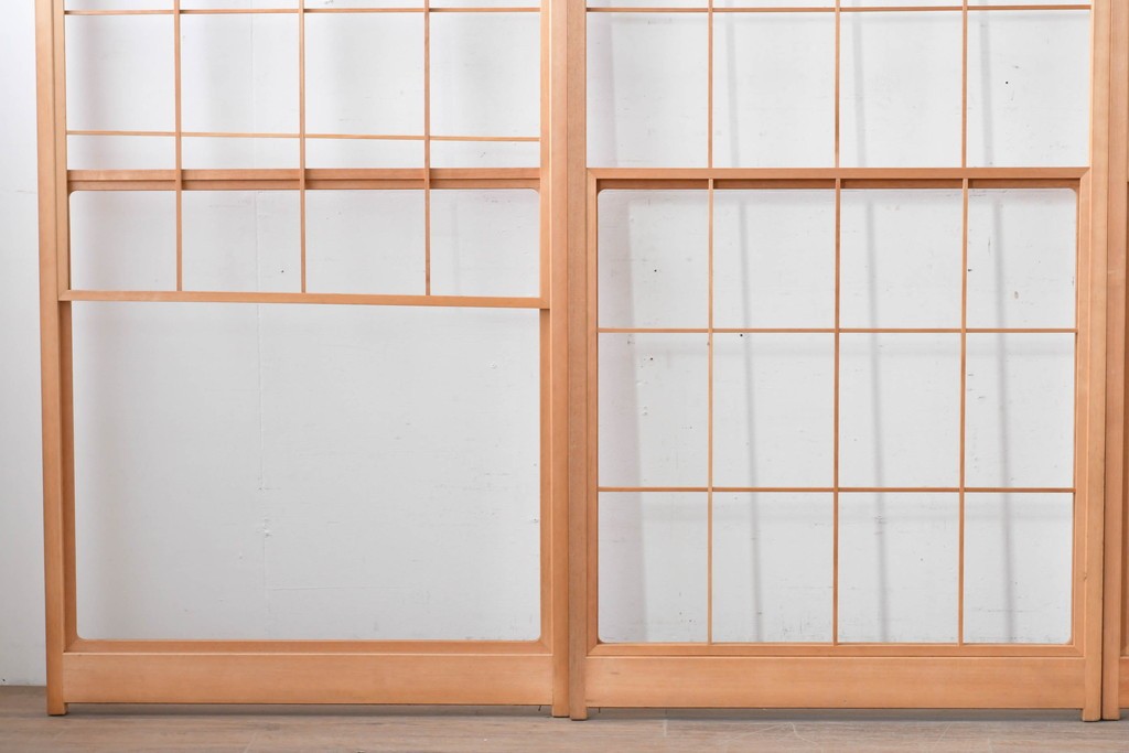 ヴィンテージ建具　昭和後期　明るい木色とすっきりとした格子が魅力の擦り上げ雪見障子戸4枚セット　(R-086585)