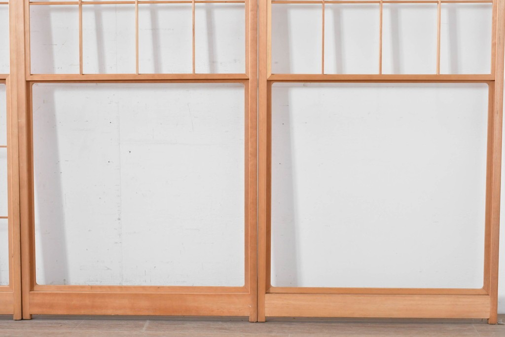 ヴィンテージ建具　昭和後期　明るい木色とすっきりとした格子が魅力の擦り上げ雪見障子戸4枚セット　(R-086585)