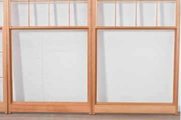 ヴィンテージ建具　昭和後期　明るい木色とすっきりとした格子が魅力の擦り上げ雪見障子戸4枚セット　(R-086585)
