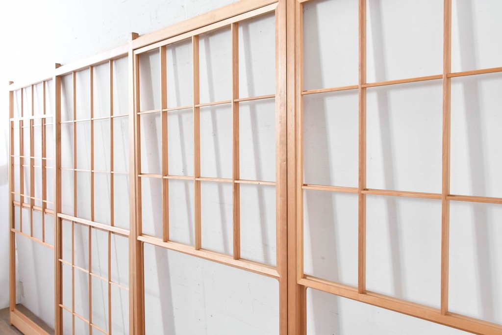 ヴィンテージ建具　昭和後期　明るい木色とすっきりとした格子が魅力の擦り上げ雪見障子戸4枚セット　(R-086585)