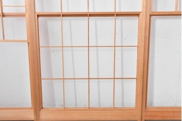 ヴィンテージ建具　昭和後期　明るい木色とすっきりとした格子が魅力の擦り上げ雪見障子戸4枚セット　(R-086585)