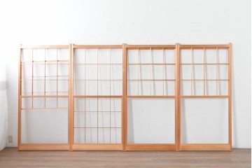 ヴィンテージ建具　昭和後期　明るい木色とすっきりとした格子が魅力の擦り上げ雪見障子戸4枚セット　(R-086585)