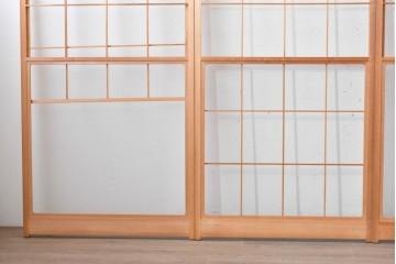 ヴィンテージ建具　昭和後期　明るい木色とすっきりとした格子が魅力の擦り上げ雪見障子戸4枚セット　(R-086585)