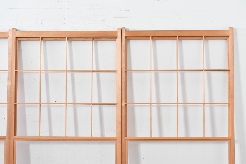 ヴィンテージ建具　昭和後期　明るい木色とすっきりとした格子が魅力の擦り上げ雪見障子戸4枚セット　(R-086585)