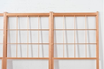 ヴィンテージ建具　昭和後期　明るい木色とすっきりとした格子が魅力の擦り上げ雪見障子戸4枚セット　(R-086585)