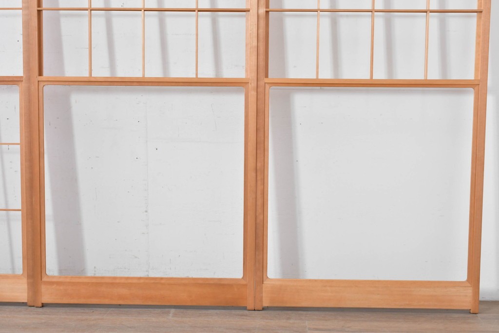 ヴィンテージ建具　昭和後期　明るい木色とすっきりとした格子が魅力の擦り上げ雪見障子戸4枚セット　(R-086585)