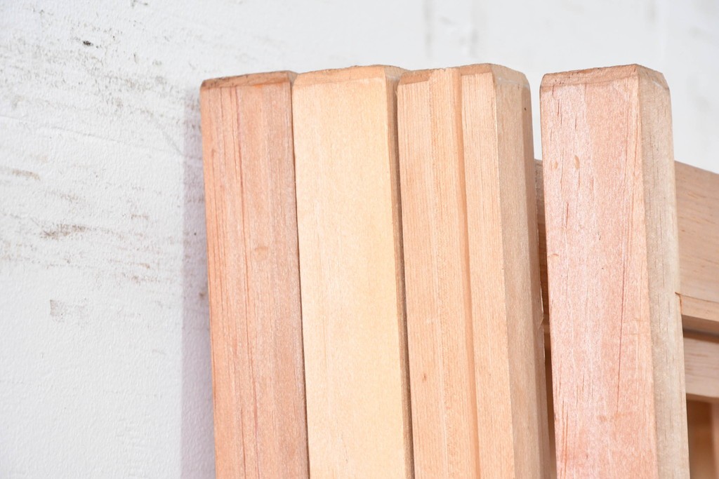 ヴィンテージ建具　昭和後期　明るい木色とすっきりとした格子が魅力の擦り上げ雪見障子戸4枚セット　(R-086585)