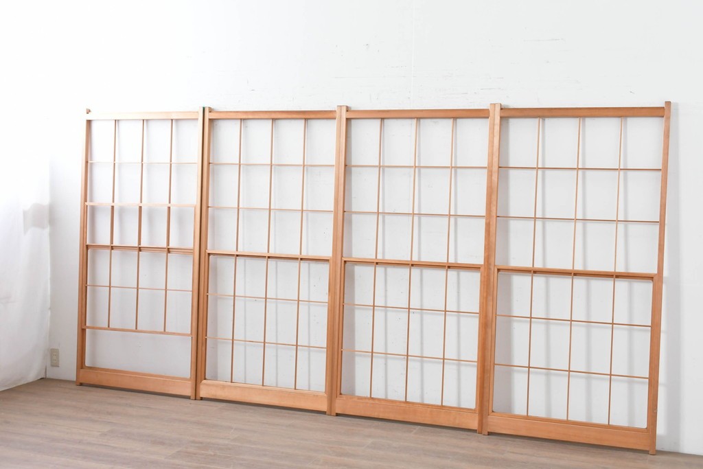 ヴィンテージ建具　昭和後期　明るい木色とすっきりとした格子が魅力の擦り上げ雪見障子戸4枚セット　(R-086586)