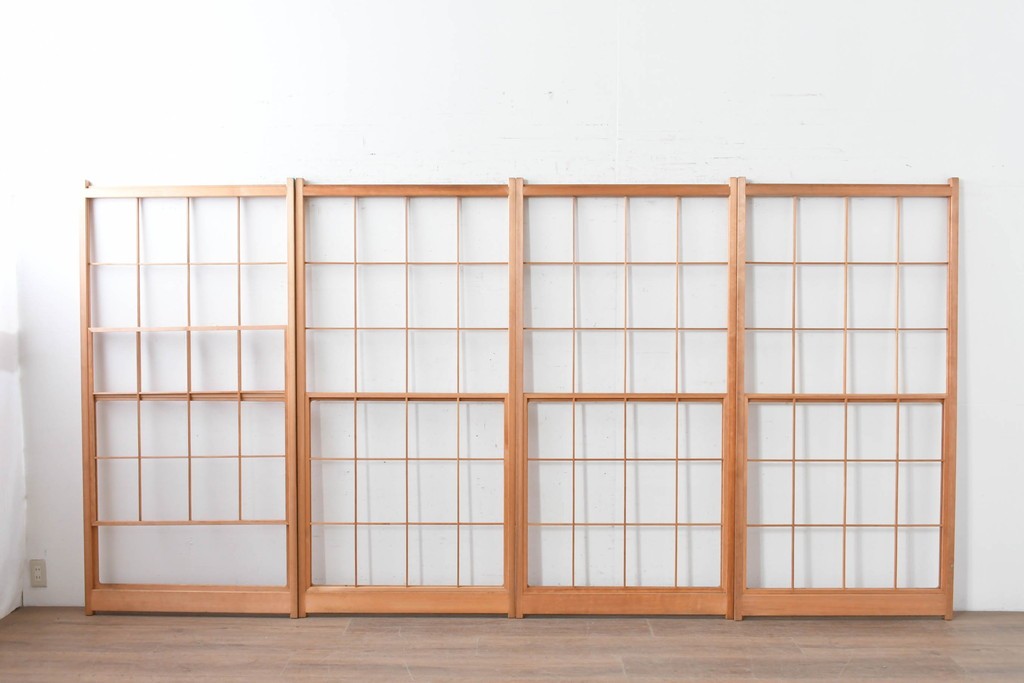 ヴィンテージ建具　昭和後期　明るい木色とすっきりとした格子が魅力の擦り上げ雪見障子戸4枚セット　(R-086586)