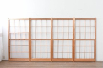 ヴィンテージ建具　昭和後期　明るい木色とすっきりとした格子が魅力の擦り上げ雪見障子戸4枚セット　(R-086586)