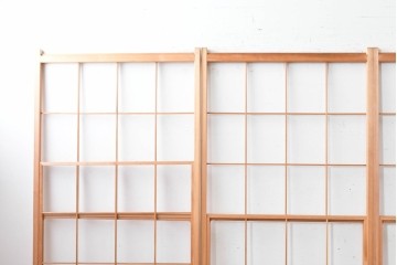ヴィンテージ建具　昭和後期　明るい木色とすっきりとした格子が魅力の擦り上げ雪見障子戸4枚セット　(R-086586)