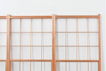 ヴィンテージ建具　昭和後期　明るい木色とすっきりとした格子が魅力の擦り上げ雪見障子戸4枚セット　(R-086586)