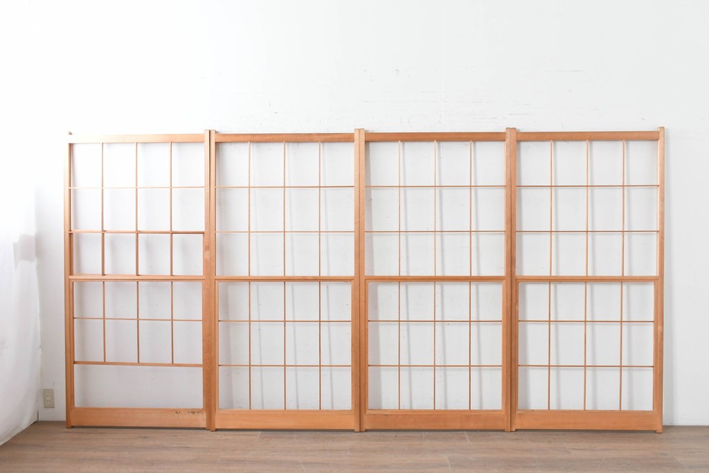 ヴィンテージ建具　昭和後期　明るい木色とすっきりとした格子が魅力の擦り上げ雪見障子戸4枚セット　(R-086586)