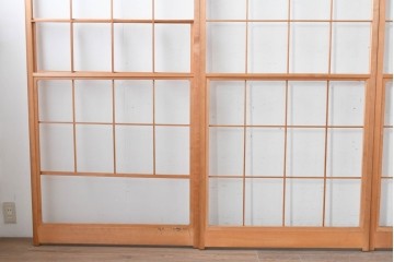 ヴィンテージ建具　昭和後期　明るい木色とすっきりとした格子が魅力の擦り上げ雪見障子戸4枚セット　(R-086586)