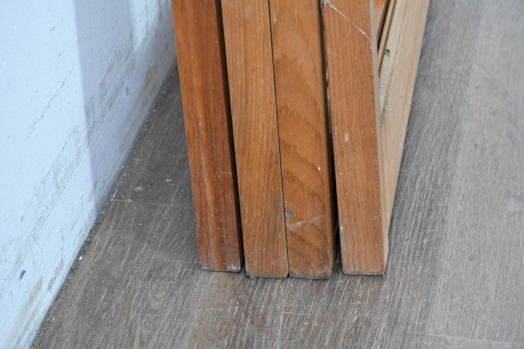 ヴィンテージ建具　昭和後期　明るい木色とすっきりとした格子が魅力の擦り上げ雪見障子戸4枚セット　(R-086586)