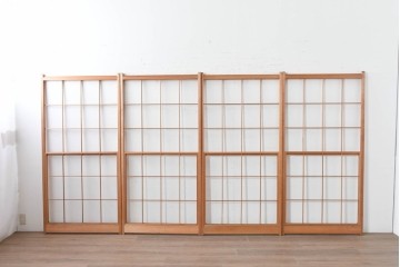 ヴィンテージ建具　昭和後期　明るい木色とすっきりとした格子が魅力の擦り上げ雪見障子戸4枚セット　(R-086587)