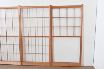 ヴィンテージ建具　昭和後期　明るい木色とすっきりとした格子が魅力の擦り上げ雪見障子戸4枚セット　(R-086587)