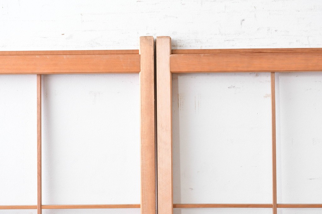 ヴィンテージ建具　昭和後期　明るい木色とすっきりとした格子が魅力の擦り上げ雪見障子戸4枚セット　(R-086587)