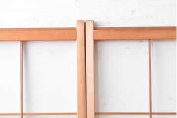 ヴィンテージ建具　昭和後期　明るい木色とすっきりとした格子が魅力の擦り上げ雪見障子戸4枚セット　(R-086587)